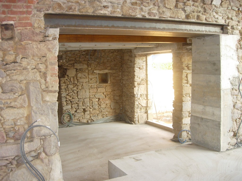 Ouverture de mur en pierre, en béton à Saint-Alban-les-Eaux